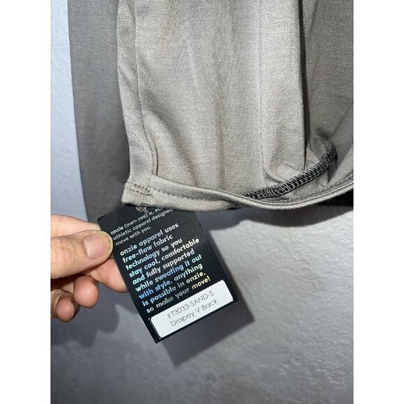 Onzie Hot Yoga  Drapey V Back Top 3033 Open Back Long Sleeve Sand Small NWTS Z - Picture 6 of 9